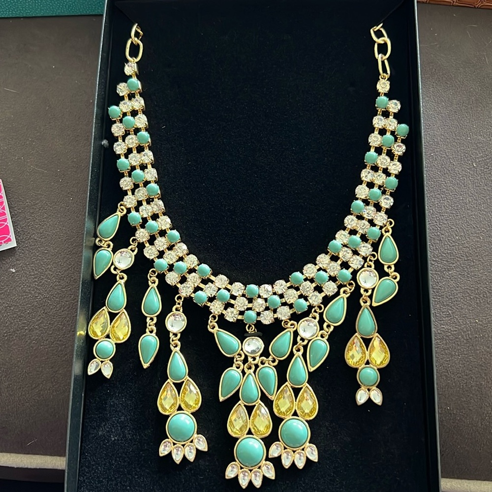 Hot In Hollywood Statement Necklace